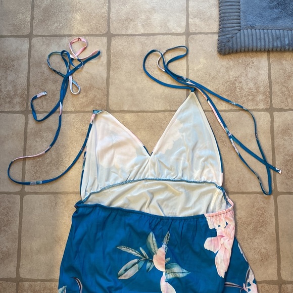 Backless floral split maxi dress - Picture 10 of 12